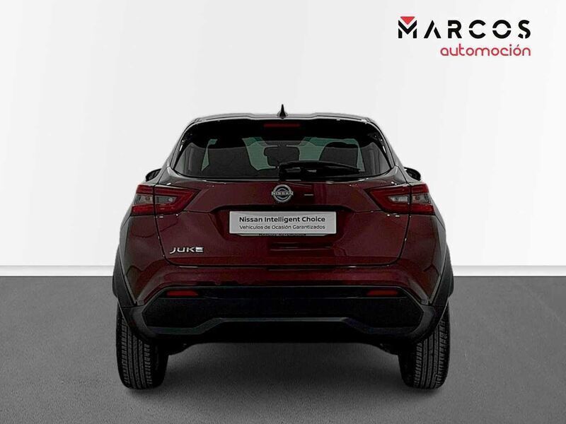 Usado Nissan Juke N-Connecta 114 CV (83 kW) 2022 Rojo burgundy/negro SUV