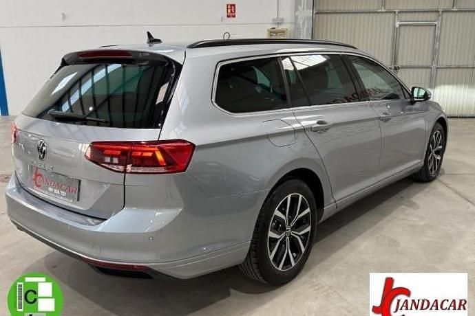 Usado VW Passat Executive 150 CV (110 kW) 2022 Gris Familiar