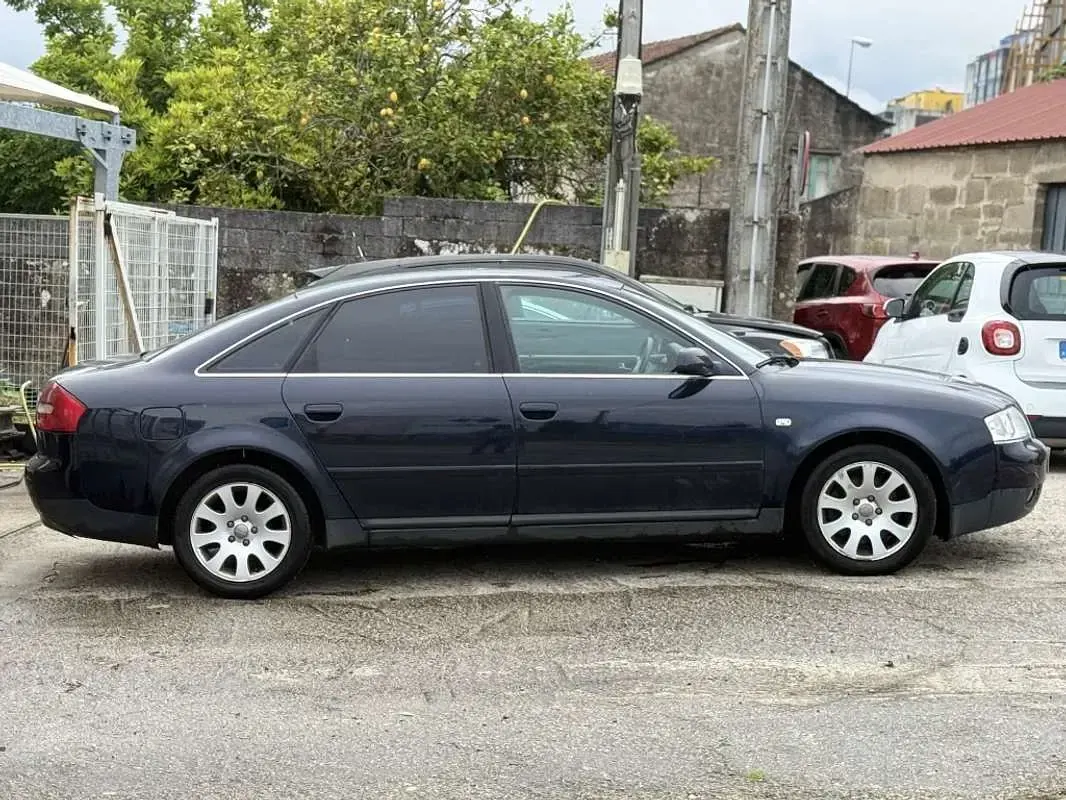 Usado Audi A6 155 CV (114 kW) 2002 Azul Berlina