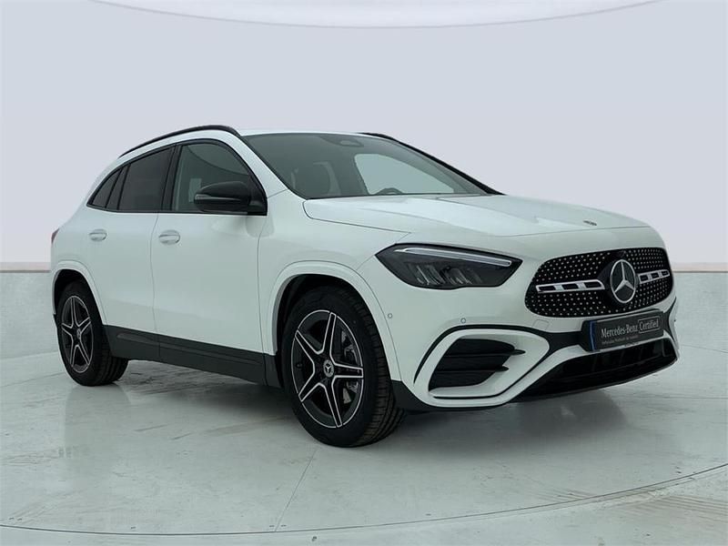 Usado Mercedes GLA200 150 CV (110 kW) 2025 Blanco polar SUV