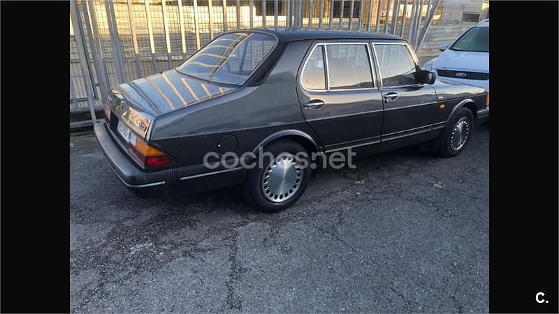 Usado Saab 900 118 CV (86 kW) 1987 Gris / plata Berlina
