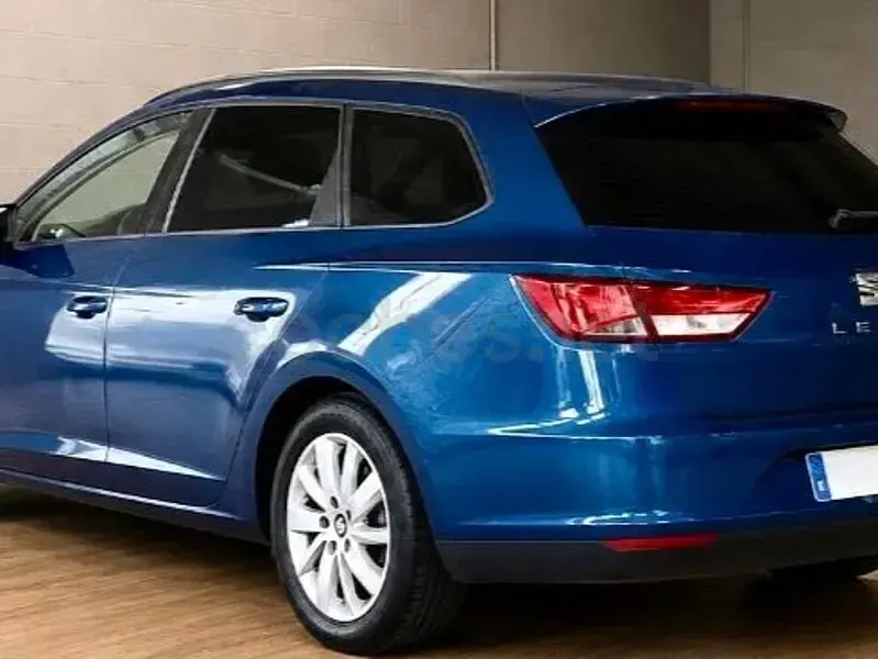 Usado Seat Leon Style 105 CV (77 kW) 2015 Azul Familiar