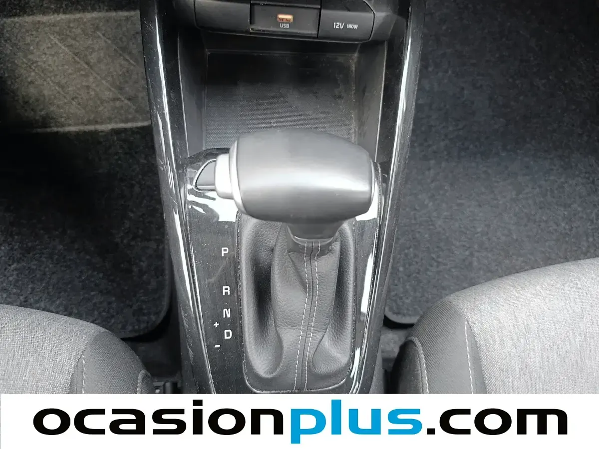 Usado Kia Stonic 100 CV (73 kW) 2024 Blanco SUV