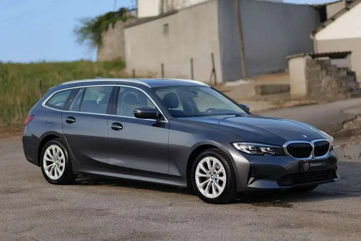 Käytetty BMW 318 Comfort Edition 150 HP (110 kW) 2021 Harmaa Farmari