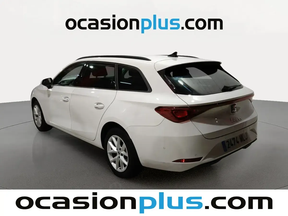 Usado Seat Leon ST Style 131 CV (96 kW) 2023 Blanco Familiar
