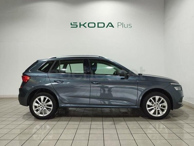 Usado Skoda Kamiq Ambition 110 CV (80 kW) 2021 Gris SUV