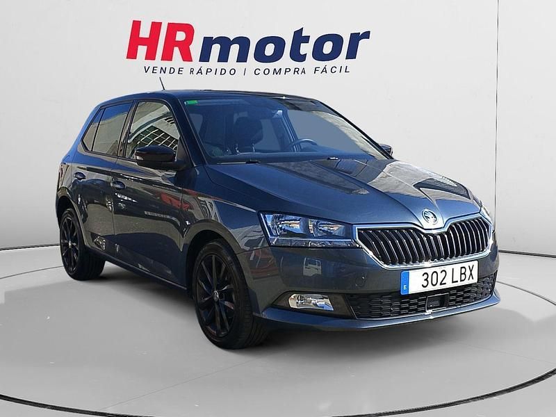 Gris Usado 2019 Skoda Fabia Ambition Berlina | 15.940 € (Caro) - Imagen 1/4