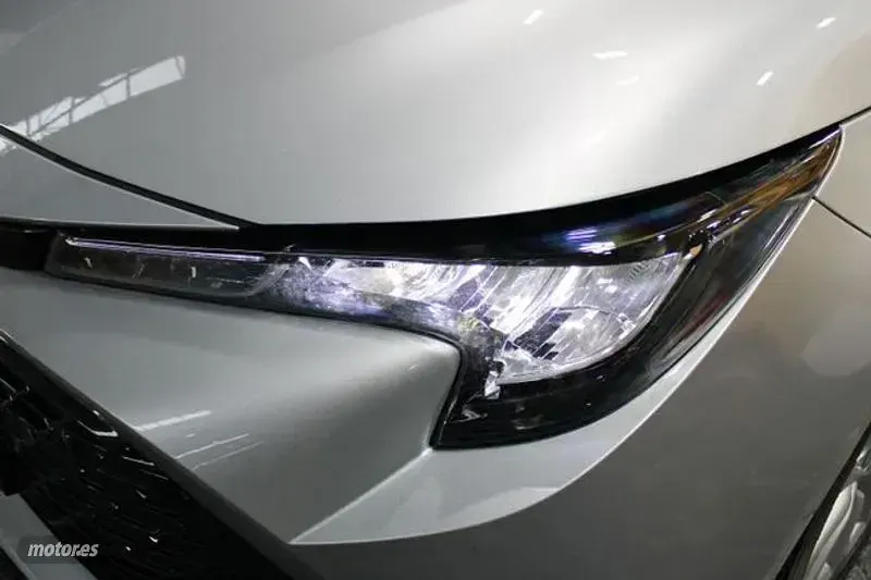 Usado Toyota Corolla Active 140 CV (102 kW) 2023 Gris Berlina