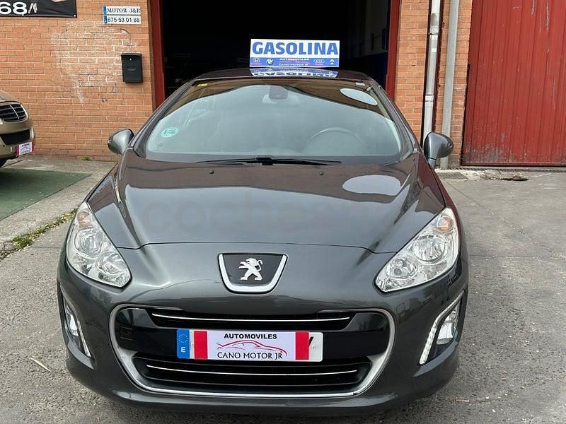 Usado Peugeot 308 CC Active 120 CV (88 kW) 2014 Gris / plata Descapotable
