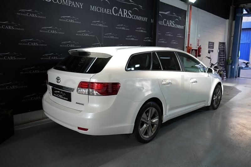 Usado Toyota Avensis Executive 150 CV (110 kW) 2014 Blanco Familiar