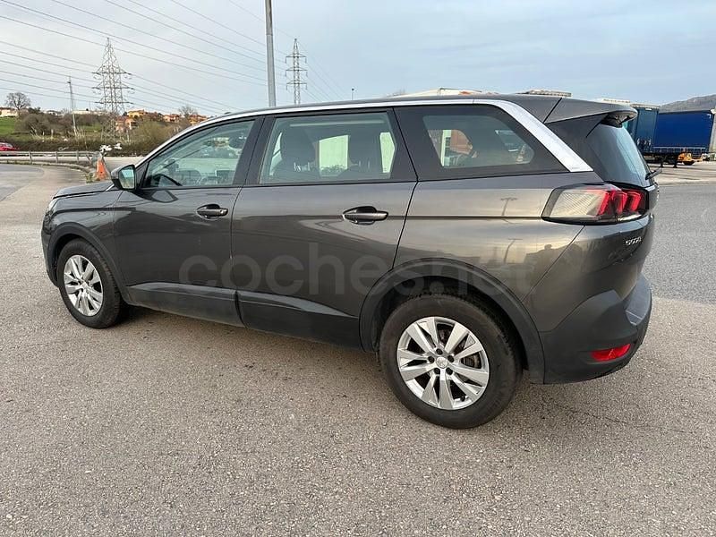 Usado Peugeot 5008 Active 130 CV (95 kW) 2021 Gris / plata SUV