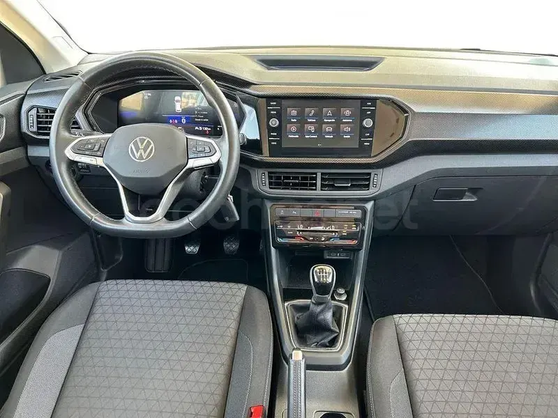 Usado VW T-Cross Advance 110 CV (80 kW) 2022 Gris / plata SUV