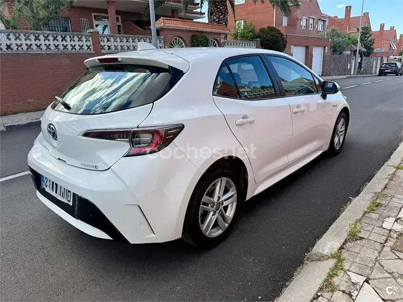 Usado Toyota Corolla Style 122 CV (89 kW) 2020 Blanco Berlina
