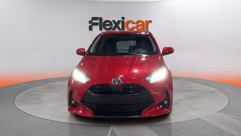 Usado Toyota Yaris Hybrid Active 116 CV (85 kW) 2023 Rojo Berlina