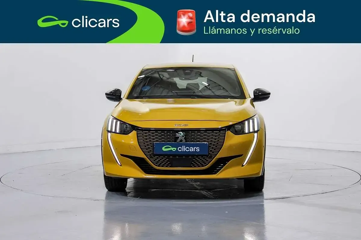 Usado Peugeot e-208 GT 100 kW (136 CV) 2021 Amarillo Utilitario