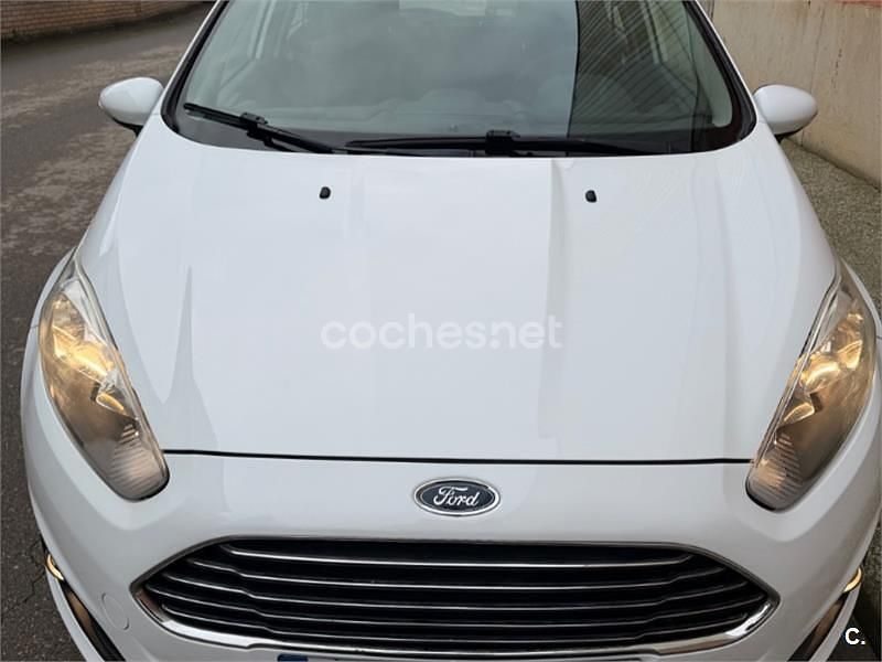 Blanco Usado 2014 Ford Fiesta Titanium Berlina | 5000 € (Un poco caro) - Imagen 1/4