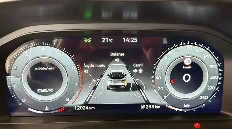 Usado Nissan Qashqai N-Connecta 140 CV (102 kW) 2025 Diamond silver (metalizado) SUV