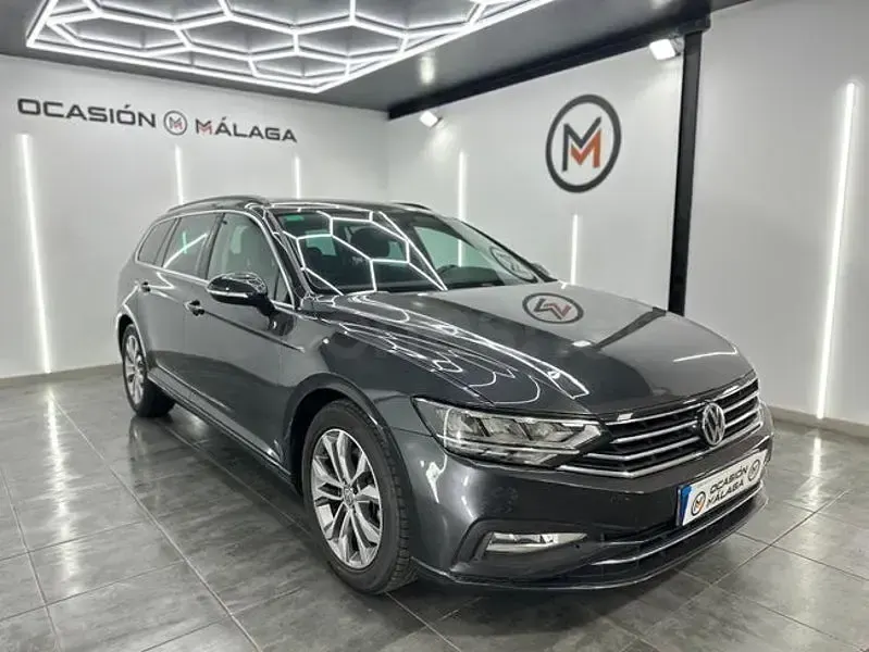 Usado VW Passat Executive 150 CV (110 kW) 2020 Negro Familiar