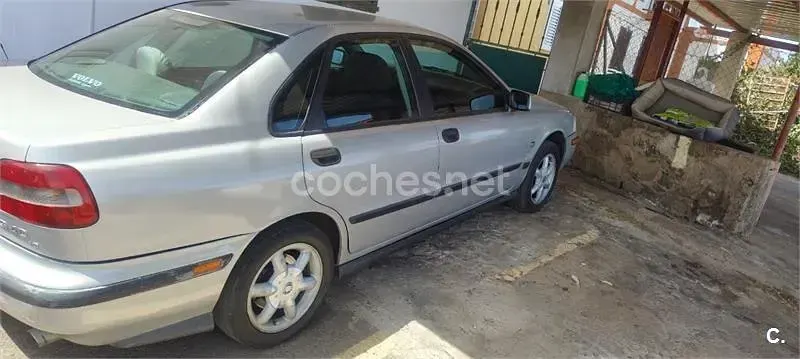 Usado Volvo S40 115 CV (84 kW) 1998 Gris / plata Berlina