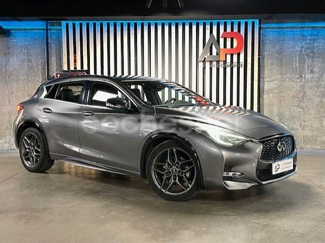 Usado Infiniti Q30 Sport Tech 170 CV (125 kW) 2017 Gris / plata Berlina