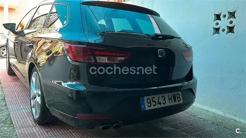 Usado Seat Leon ST FR 180 CV (132 kW) 2014 Negro Familiar