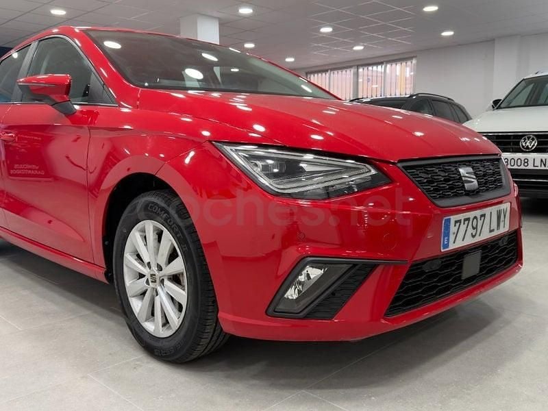 Usado Seat Ibiza Style Plus 110 CV (80 kW) 2022 Rojo Utilitario