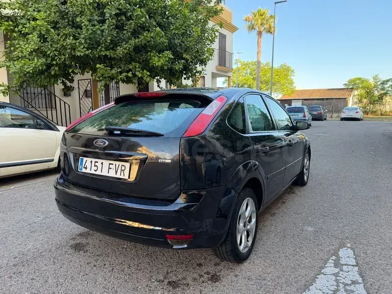 Usado Ford Focus Trend 115 CV (84 kW) 2007 Negro Berlina