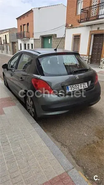 Usado Peugeot 207 Premium 90 CV (66 kW) 2008 Verde Berlina