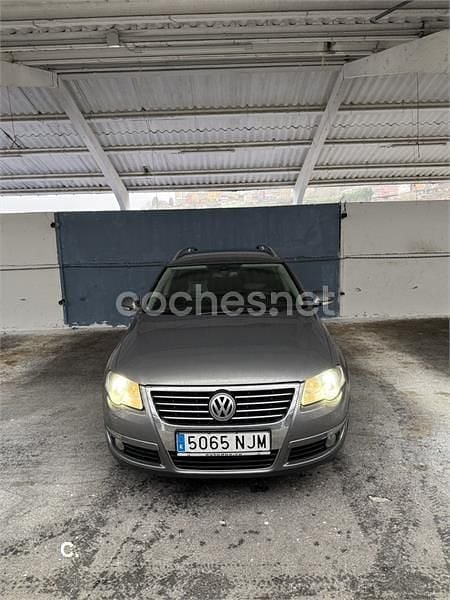 Gris / plata Usado 2007 VW Passat Advance Familiar | 4200 € (Precio justo) - Imagen 1/4