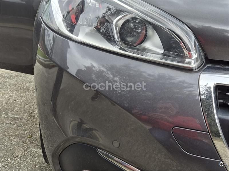 Usado Peugeot 208 82 CV (60 kW) 2019 Gris / plata Utilitario