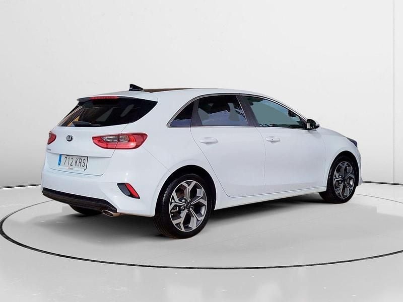 Usado Kia Ceed Launch Edition 120 CV (88 kW) 2018 Blanco Utilitario