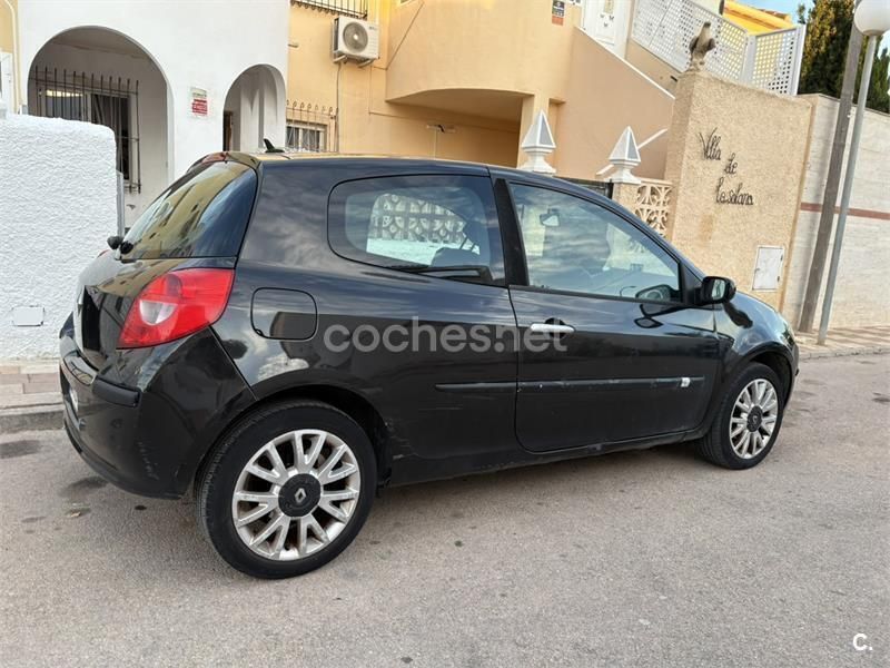 Negro Usado 2006 Renault Clio II Berlina | 2000 € (Super precio) - Imagen 1/3