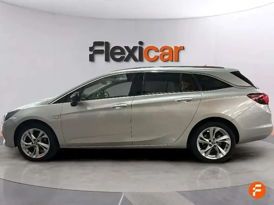 Usado Opel Astra Business Elegance 131 CV (96 kW) 2021 Gris Familiar