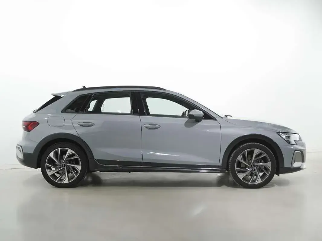 Usado Audi A3 Advanced 205 CV (150 kW) 2025 Gris SUV