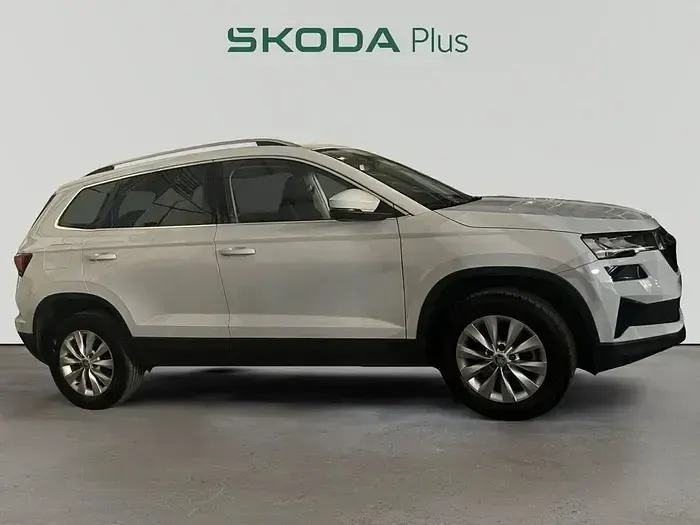 Usado Skoda Karoq Ambition 115 CV (84 kW) 2023 Blanco SUV