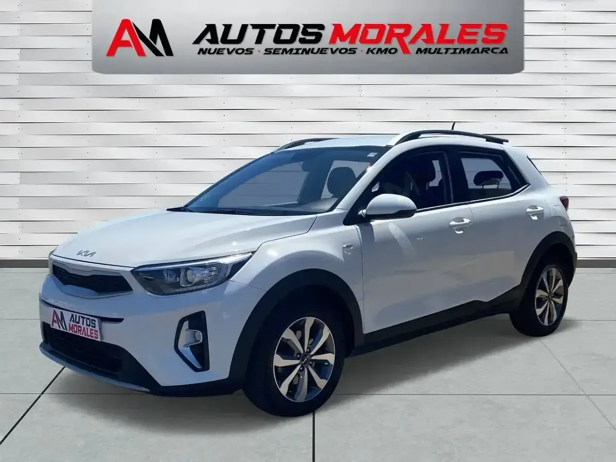 Käytetty Kia Stonic Plus 84 HP (61 kW) 2023 Valkoinen Katumaasturi