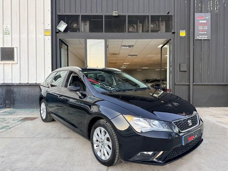 Usado Seat Leon Style 110 CV (80 kW) 2016 Negro Familiar
