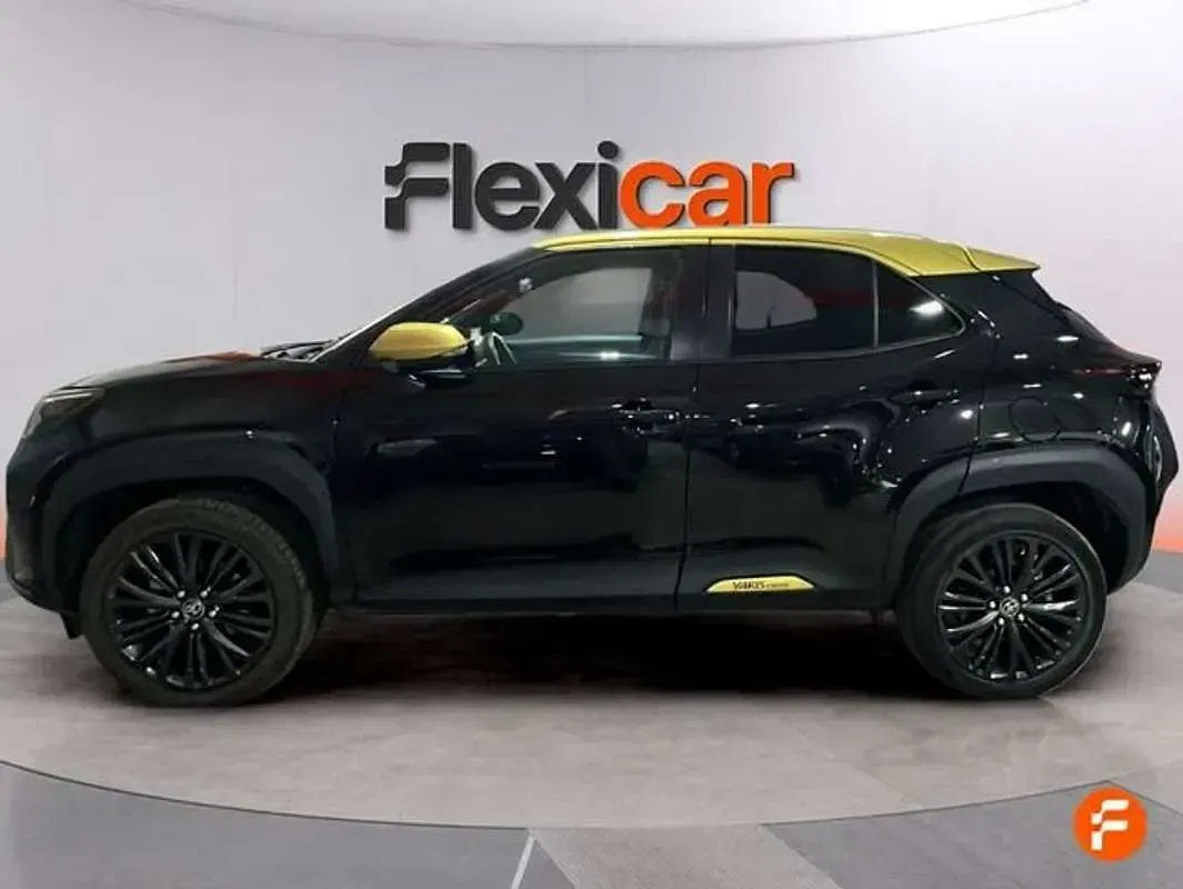 Usado Toyota Yaris Cross 116 CV (85 kW) 2022 Negro SUV