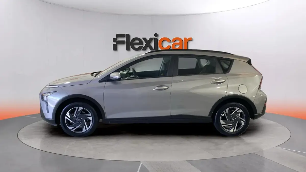 Usado Hyundai Bayon 84 CV (61 kW) 2022 Gris SUV