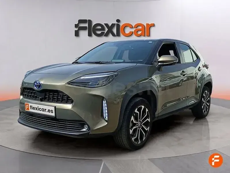 Usado Toyota Yaris Cross Active 116 CV (85 kW) 2022 Gris / plata SUV