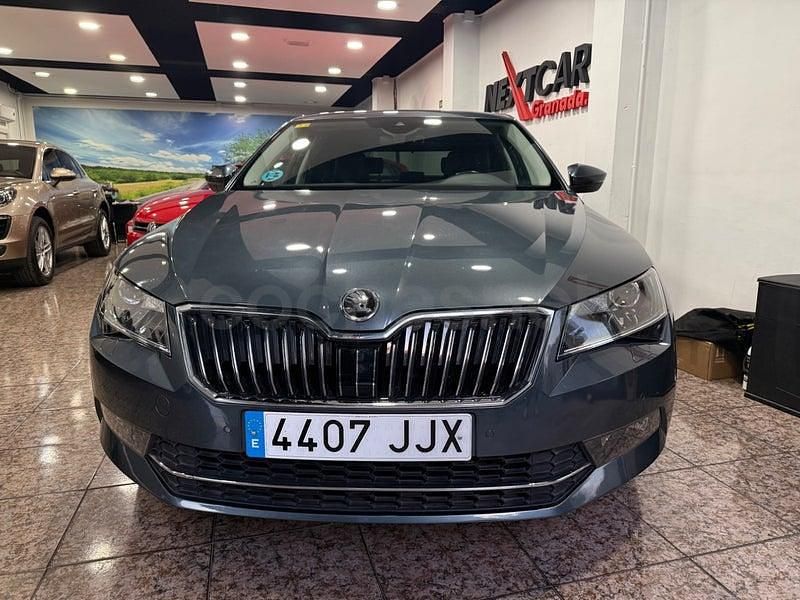 Usado Skoda Superb 150 CV (110 kW) 2015 Azul Berlina
