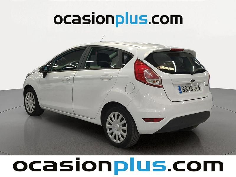 Usado Ford Fiesta Trend 82 CV (60 kW) 2016 Blanco Utilitario