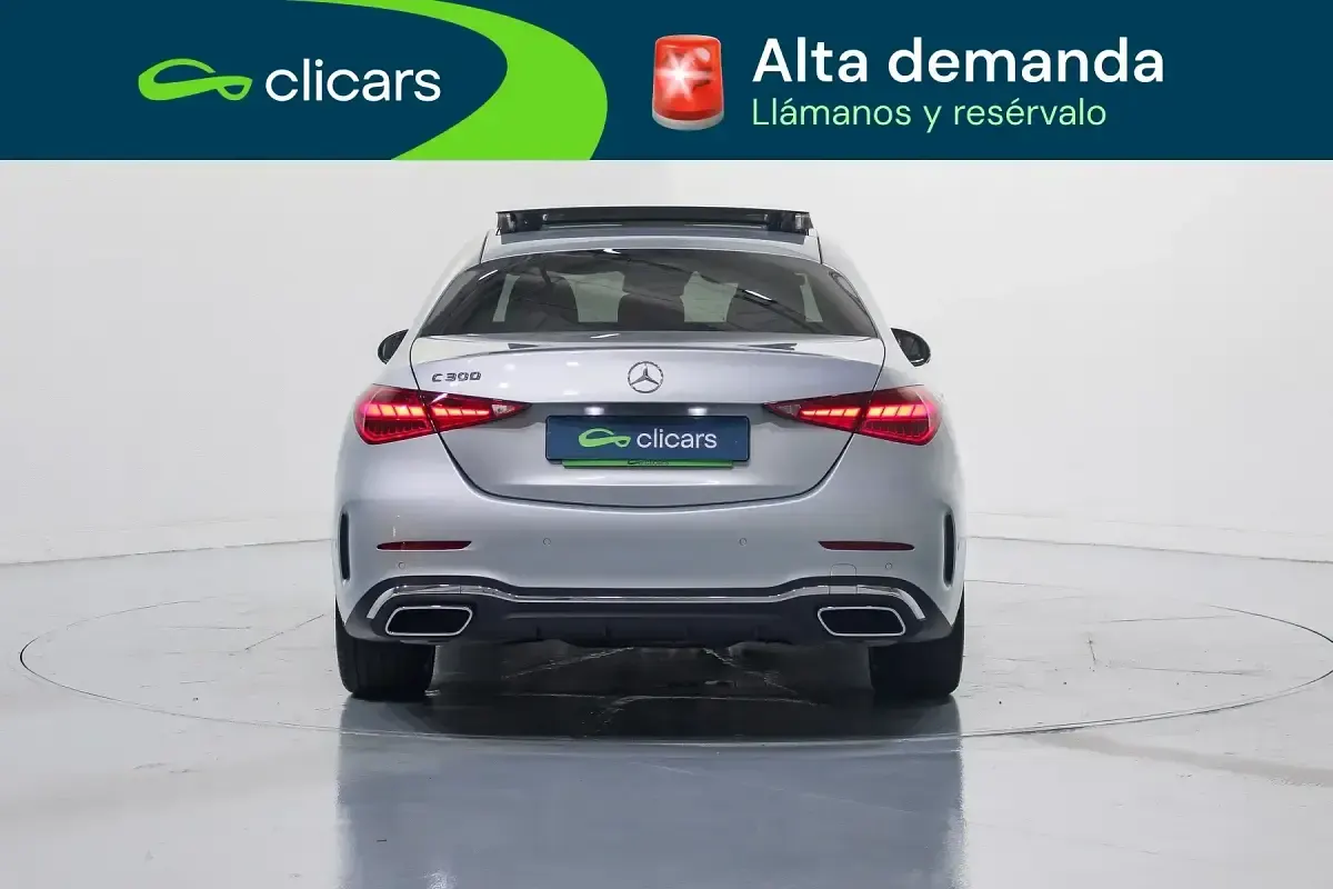 Usado Mercedes C300 258 CV (189 kW) 2024 Gris / plata Berlina