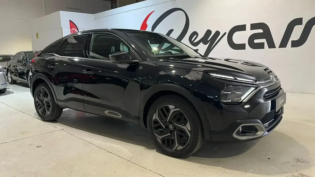 Begagnad Citroën C4 Shine 131 HK (96 kW) 2021 Svart Halvkombi