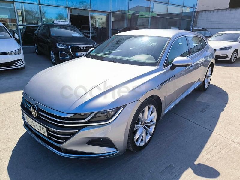 Usado VW Arteon Elegance 150 CV (110 kW) 2022 Gris / plata Familiar