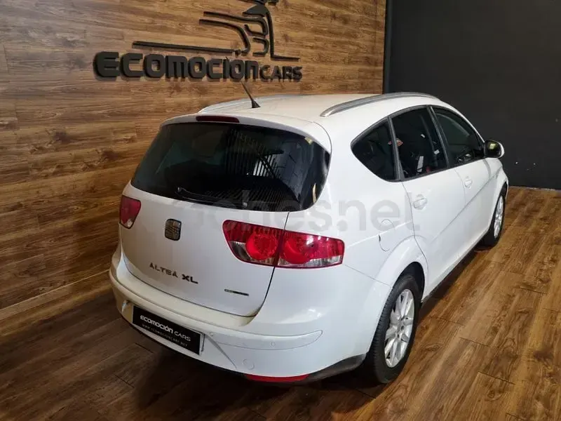 Usado Seat Altea XL Style 105 CV (77 kW) 2010 Blanco Monovolumen