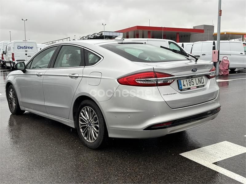 Usado Ford Mondeo Titanium 150 CV (110 kW) 2021 Gris / plata Berlina