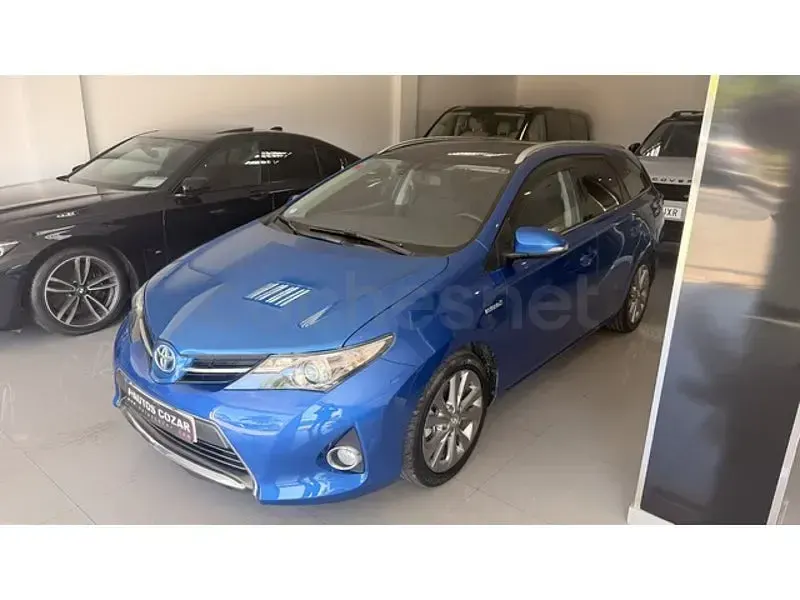 Usado Toyota Auris Hybrid Active 136 CV (100 kW) 2014 Azul Familiar