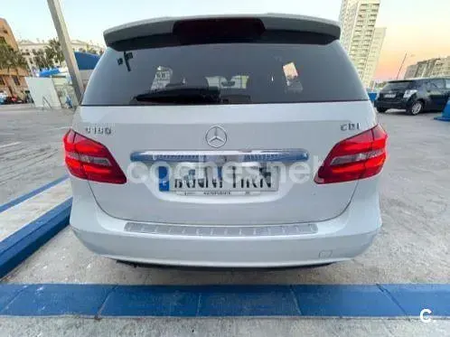 Usado Mercedes B180 109 CV (80 kW) 2012 Blanco Monovolumen