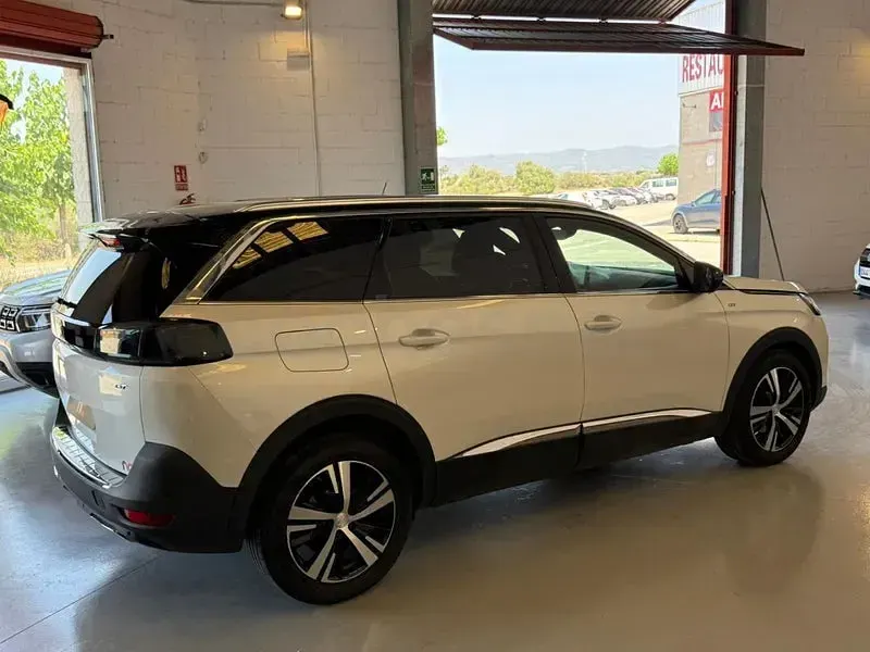 Usado Peugeot 5008 GT 130 CV (95 kW) 2022 Blanco SUV